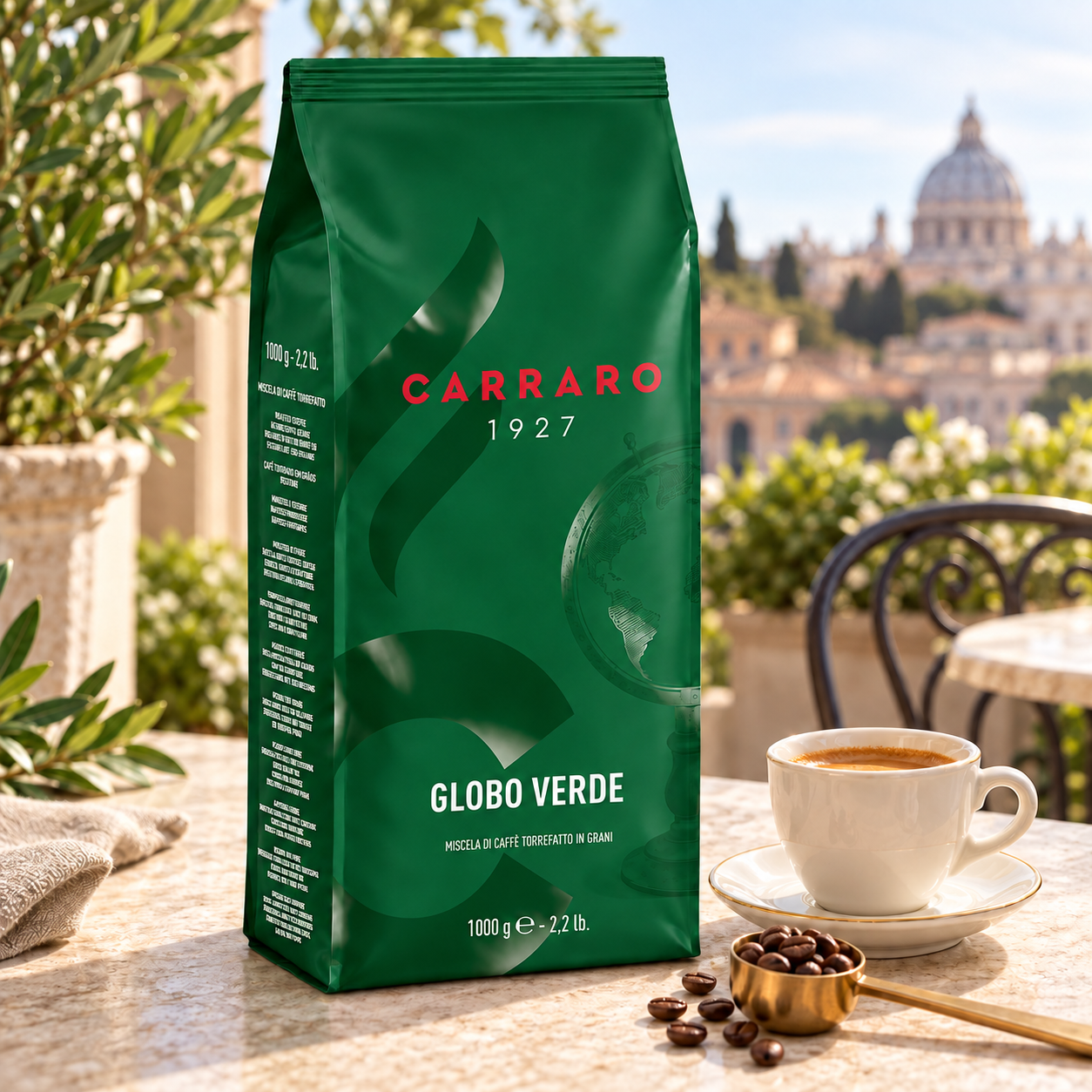 Café Carraro Globo Verde 1 kg en grano sobre terraza italiana